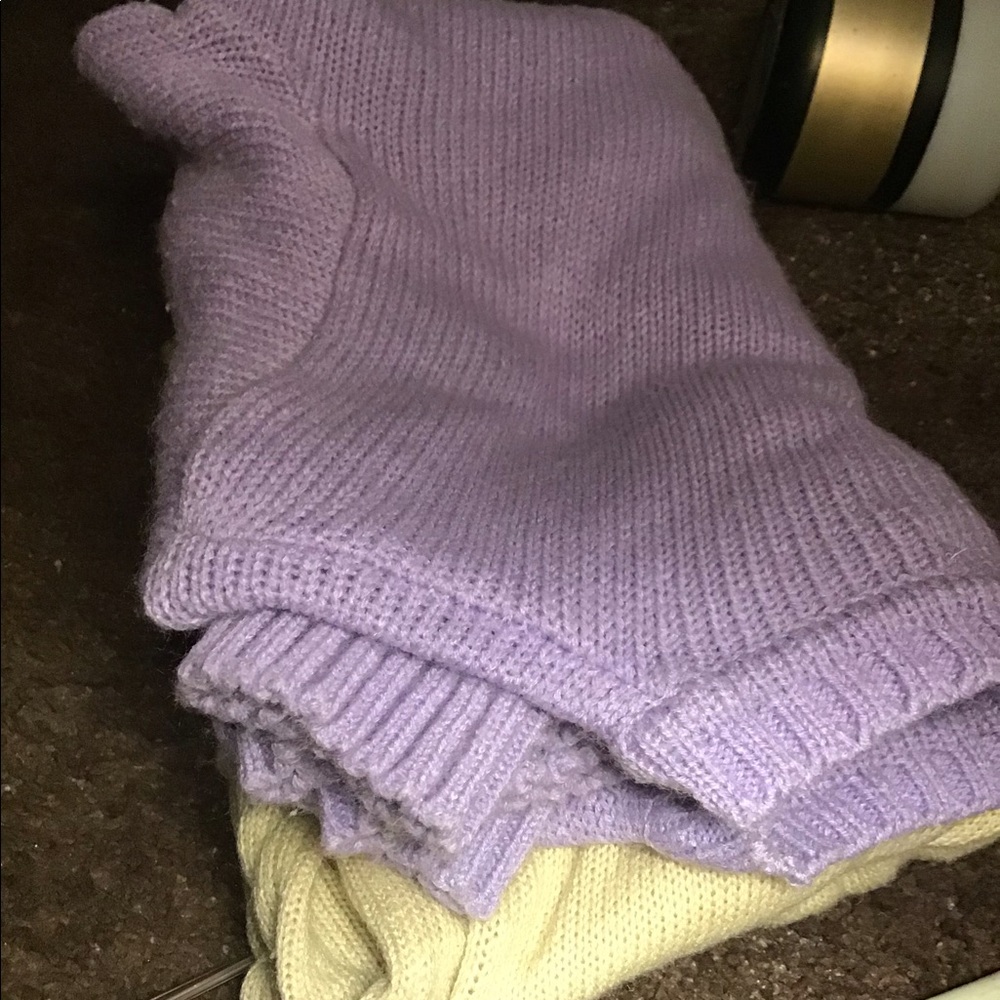 2 knitted sweaters.